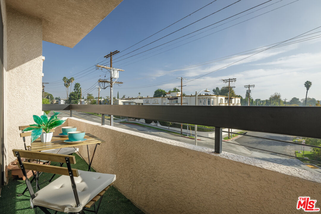 4829 Whitsett Avenue, Unit 301 Valley Village, CA 91607 - Photo 28 of 37