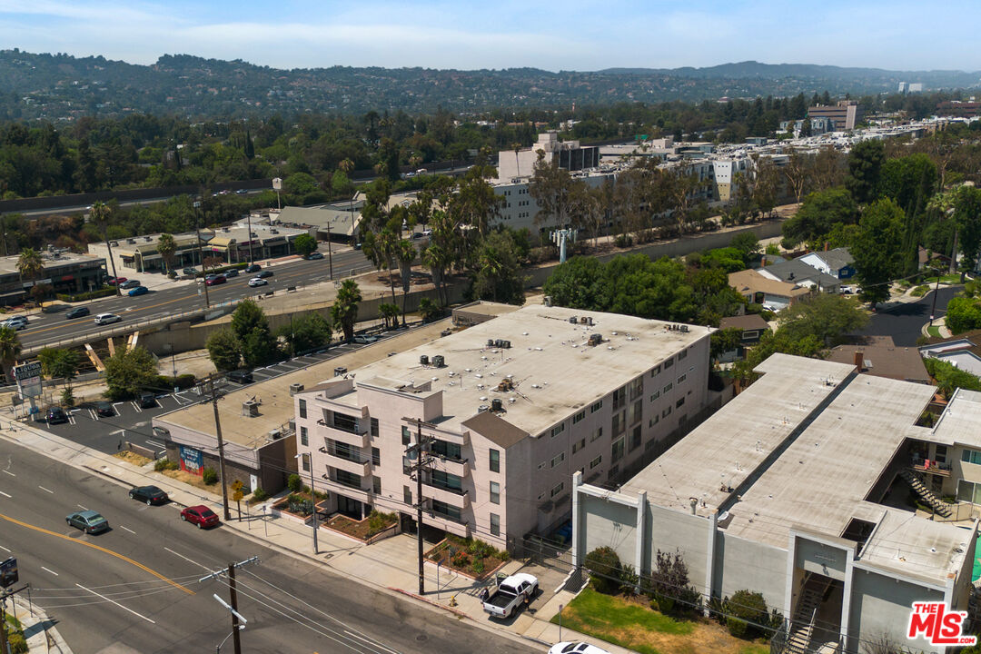 4829 Whitsett Avenue, Unit 301 Valley Village, CA 91607 - Photo 31 of 37