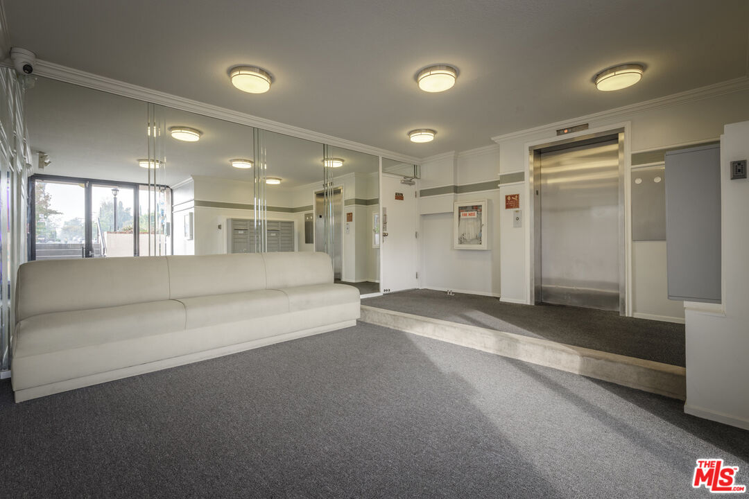 4829 Whitsett Avenue, Unit 301 Valley Village, CA 91607 - Photo 33 of 37