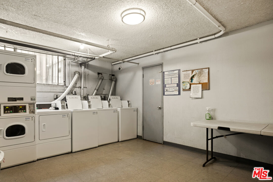 4829 Whitsett Avenue, Unit 301 Valley Village, CA 91607 - Photo 34 of 37