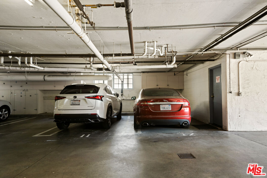 4829 Whitsett Avenue, Unit 301 Valley Village, CA 91607 - Photo 35 of 37