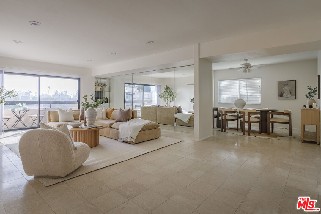 4829 Whitsett Avenue, Unit 301 Valley Village, CA 91607 - Photo 5 of 37