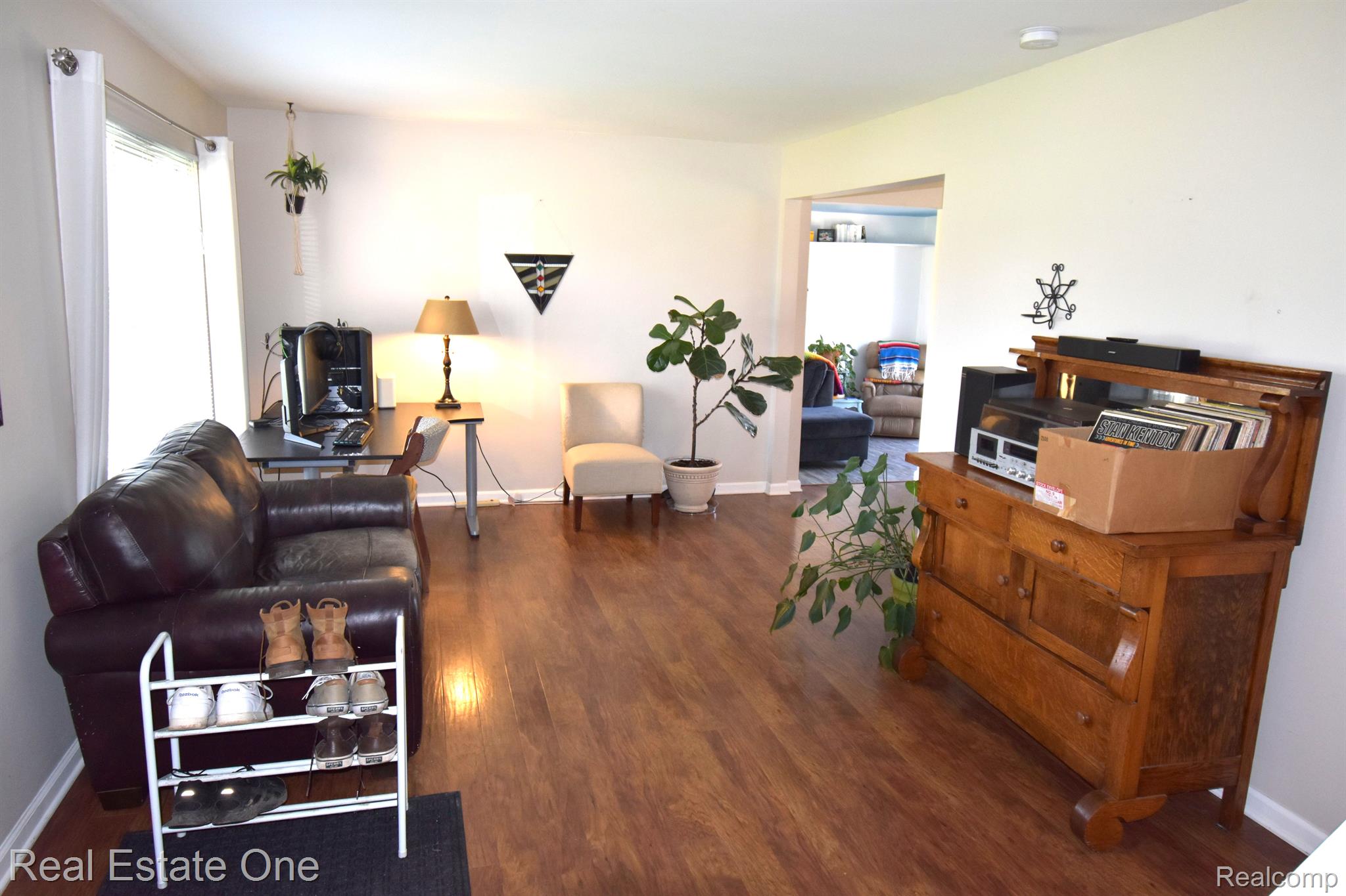6051 Rocking Chair Road Grand Blanc, MI 48439 - Photo 4 of 43 Living R
