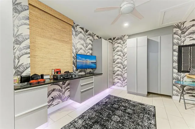 a view of a backyard with palm trees