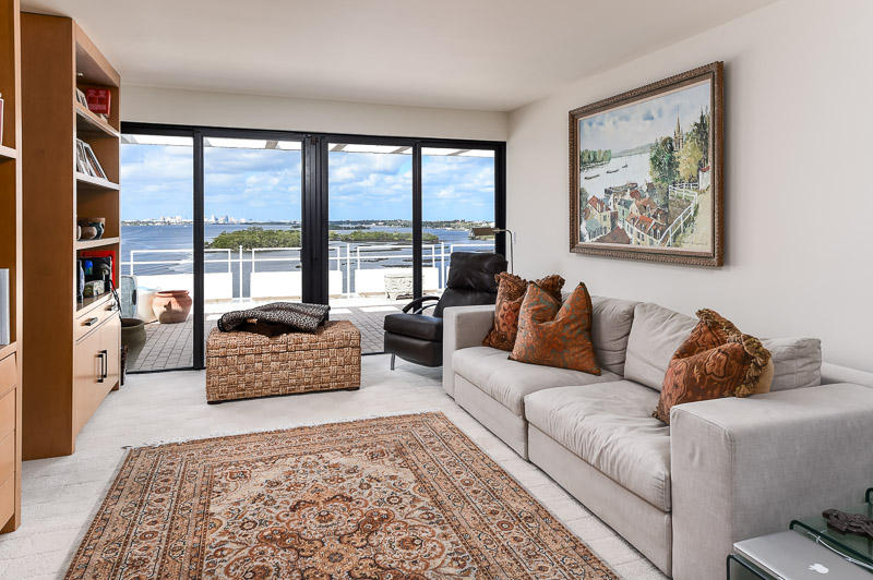 2155 Ibis Isle Road East, Unit TE Palm Beach, FL 33480 - Photo 15 of 39 Guest Bed & Bath