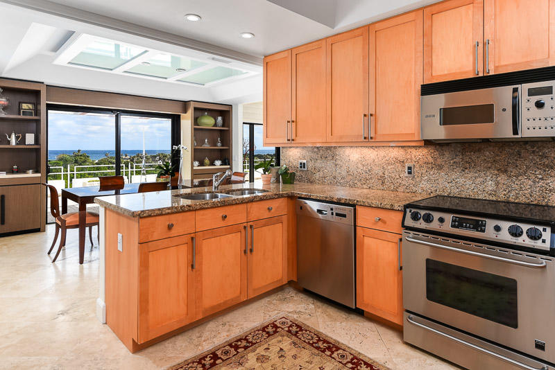 2155 Ibis Isle Road East, Unit TE Palm Beach, FL 33480 - Photo 17 of 39 Kitchen Ocean View