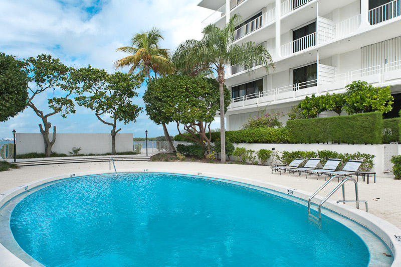 2155 Ibis Isle Road East, Unit TE Palm Beach, FL 33480 - Photo 23 of 39 Pool