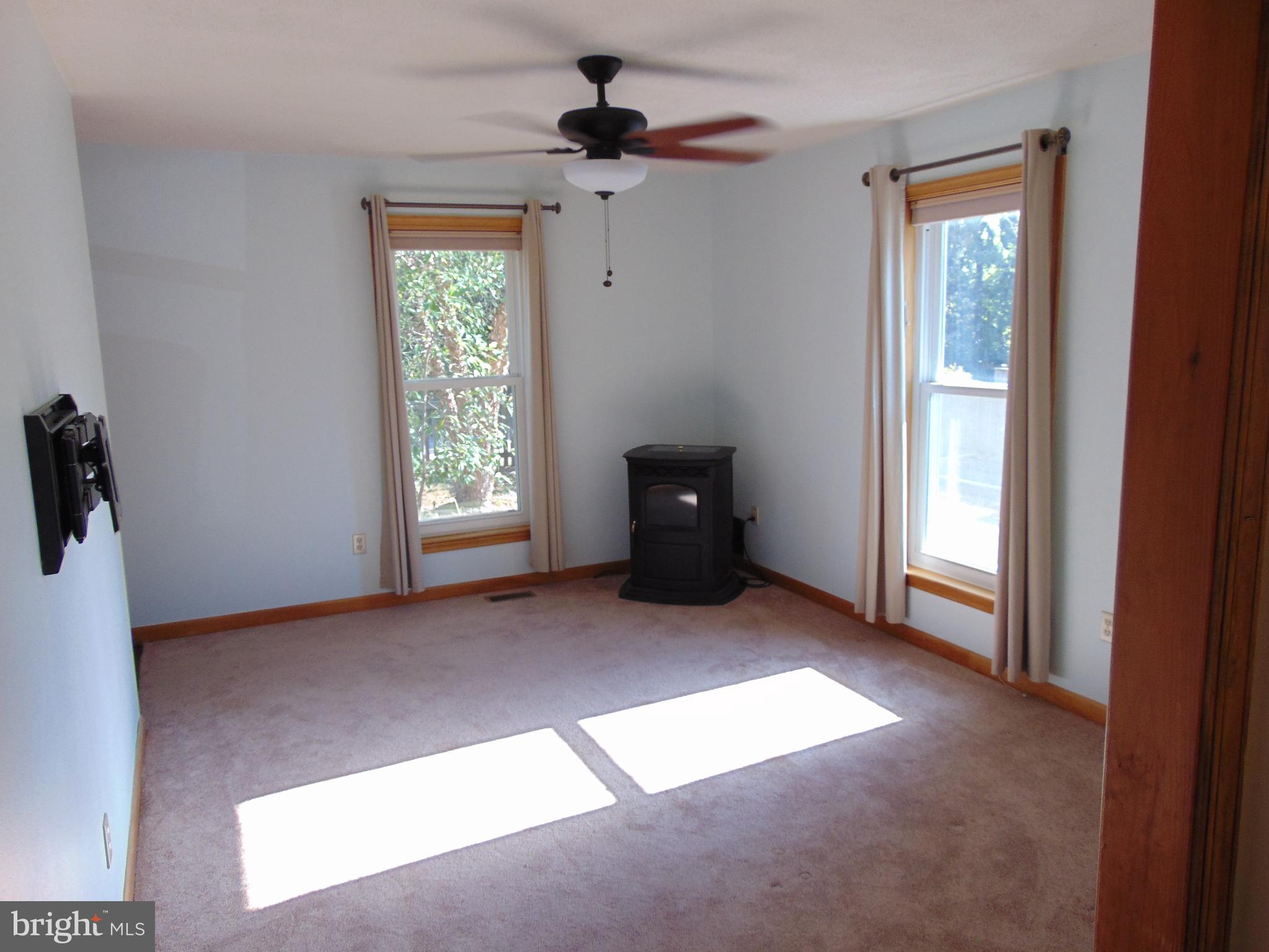 1710 Bayview Road Shady Side, MD 20764 - Photo 49 of 104 Looking into family room from kitchen.