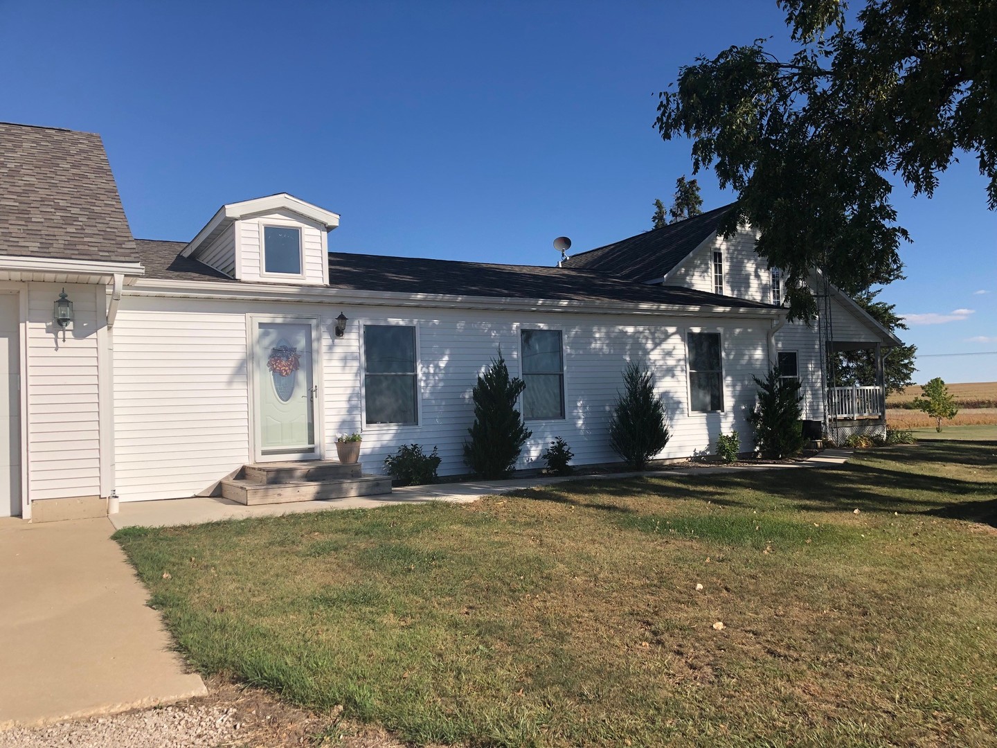 791 North 36th Road Utica, IL 61373 - Photo 2 of 24 a front view of a house with a yard