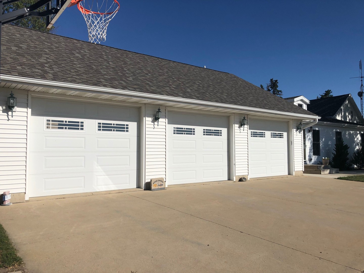 791 North 36th Road Utica, IL 61373 - Photo 3 of 24 a view of a house with a garage