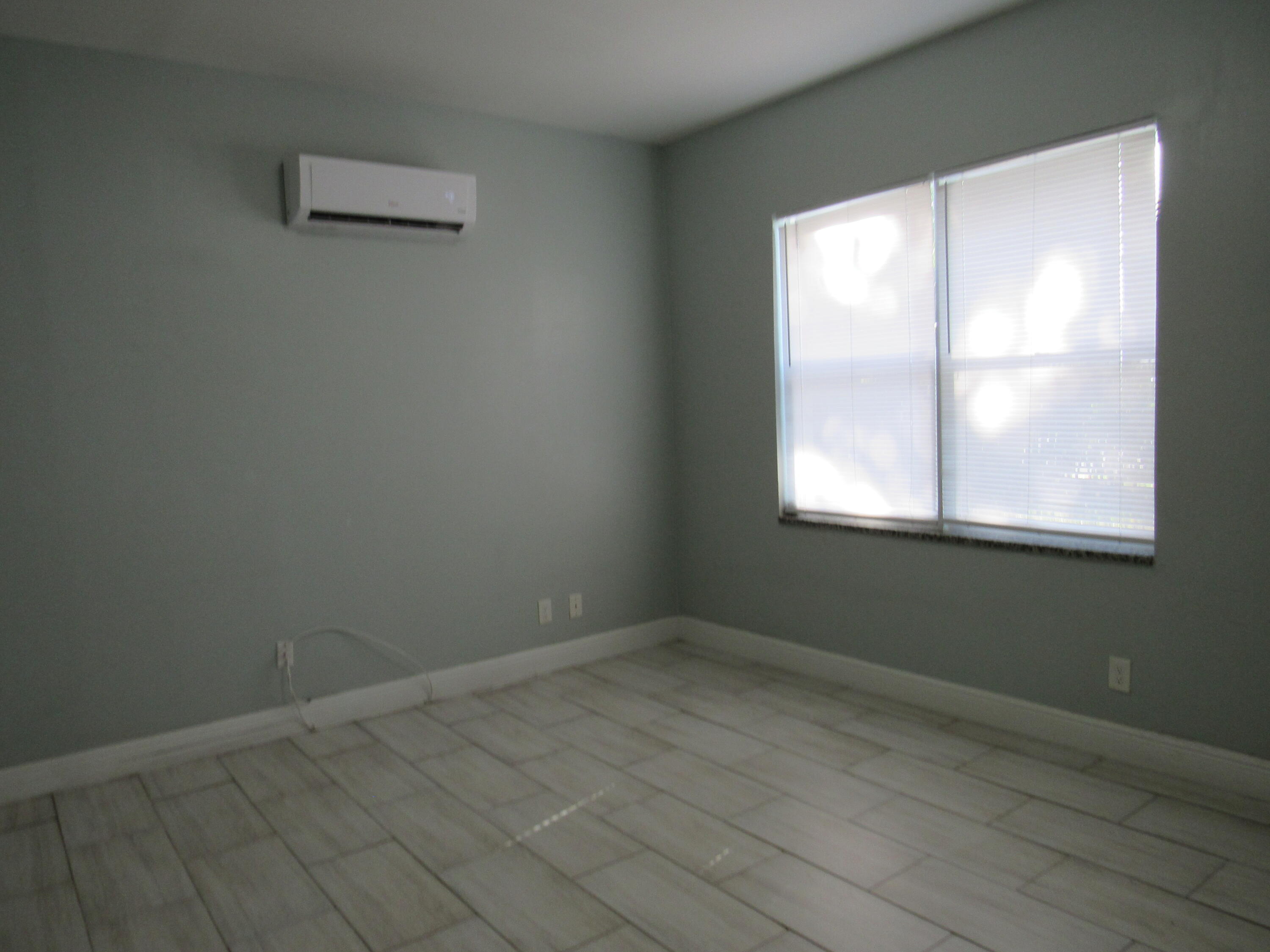 4283 Cocoanut Road, Unit 3 West Palm Beach, FL 33406 - Photo 2 of 13 Living/Dining room