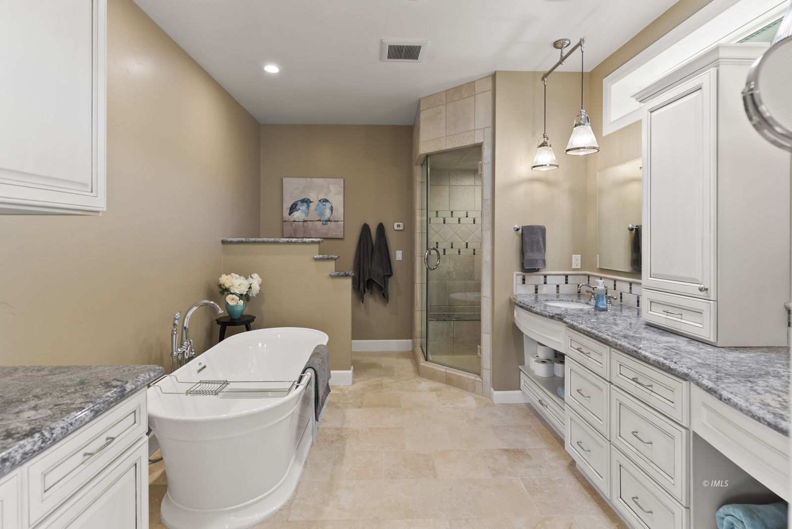 233 Mt Tom Road Bishop, CA 93514 - Photo 14 of 35 Bathroom