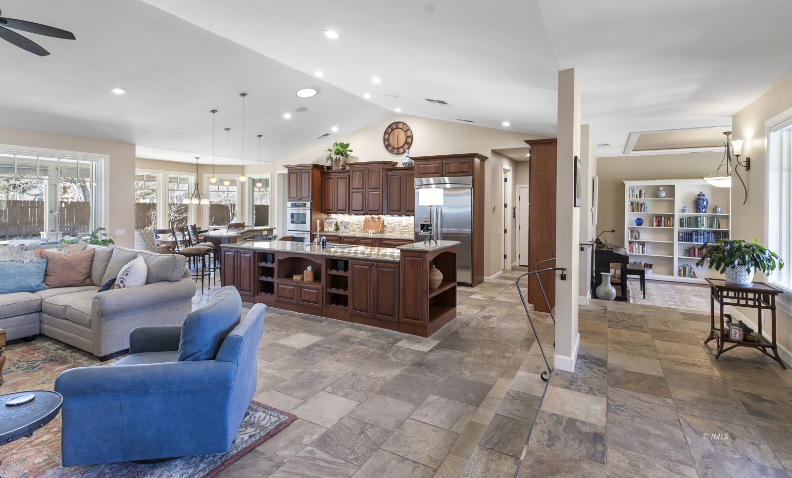 233 Mt Tom Road Bishop, CA 93514 - Photo 21 of 35 Kitchen/Living Room