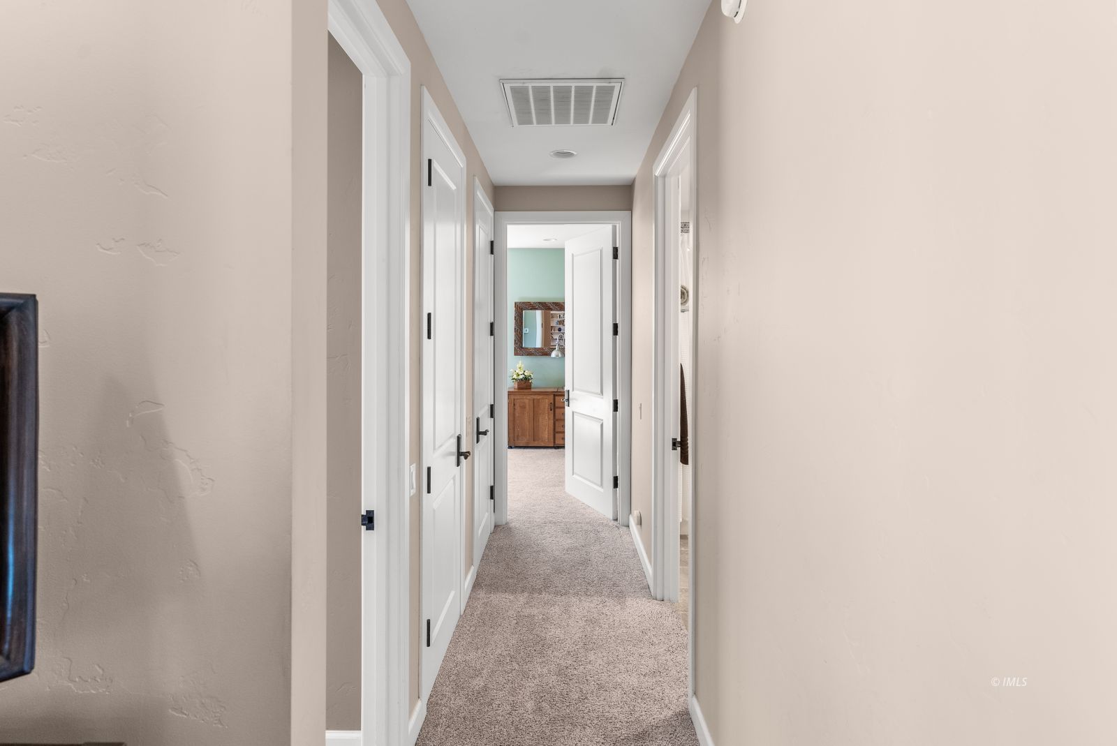 233 Mt Tom Road Bishop, CA 93514 - Photo 7 of 35 Hallway