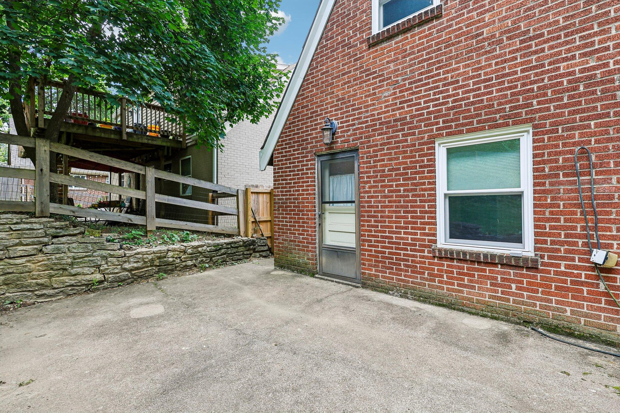 1422 Amsterdam Road Covington, KY 41011 - Photo 33 of 38