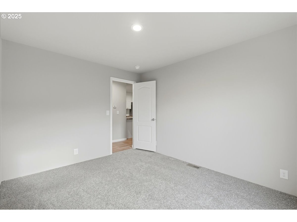 20815 Walnut Street Northeast Aurora, OR 97002 - Photo 19 of 32