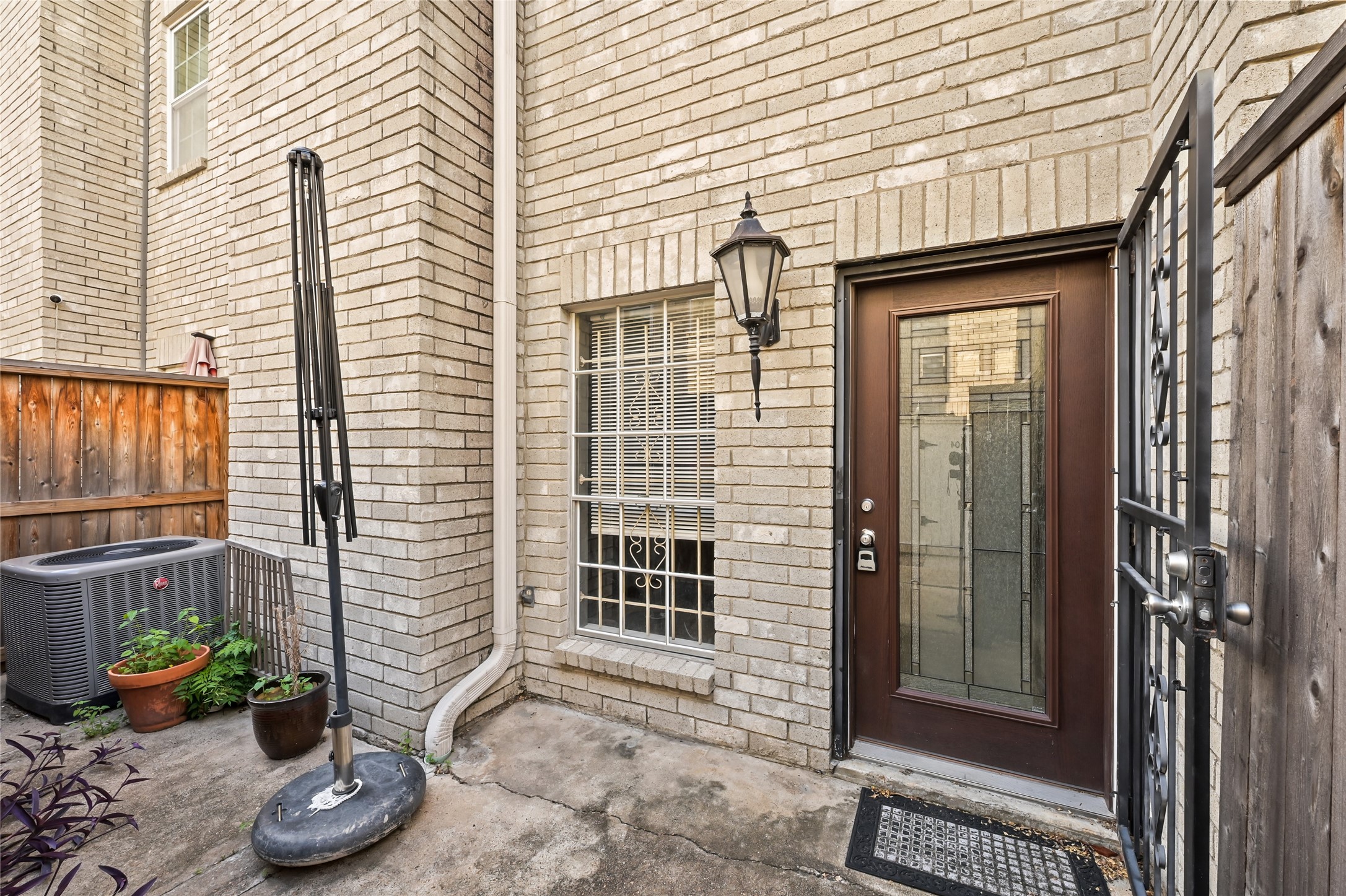 4001 Tanglewilde Street, Unit 404 Houston, TX 77063 - Photo 2 of 25
