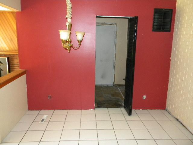 2646 Hubbell Road Columbus, OH 43232 - Photo 3 of 10 Gallery Image 3