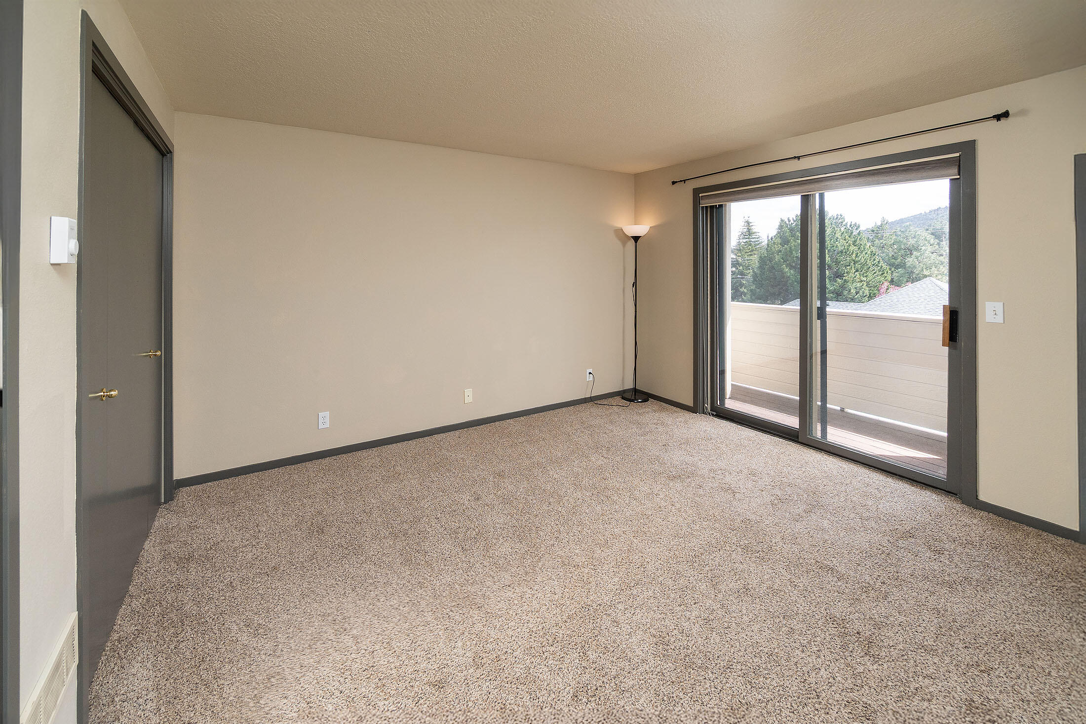 1050 Northeast Butler Market Road, Unit 28 Bend, OR 97701 - Photo 7 of 18 1050 NE Butler Market #28_0041 copy