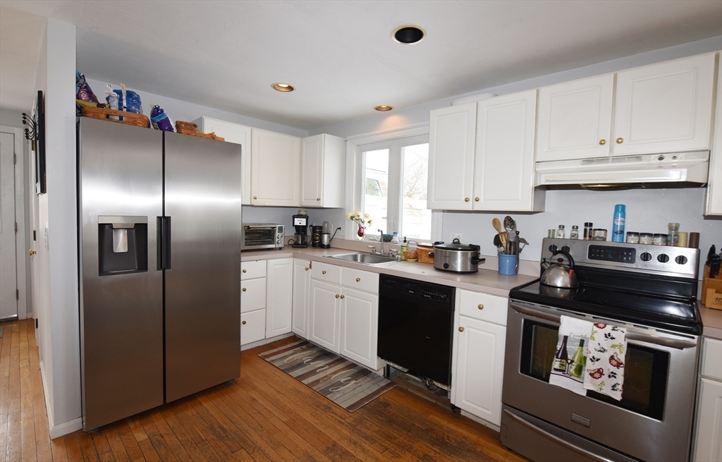 8 Harborview Road Hull, MA 02045 - Photo 8 of 35 Gallery Image 8