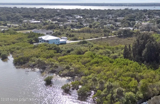 an aerial view of residential house and green space