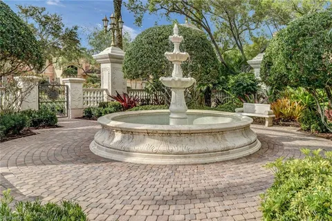 $995,000 | 517 Avellino Isles Circle, Unit 101, Naples, FL 34119
