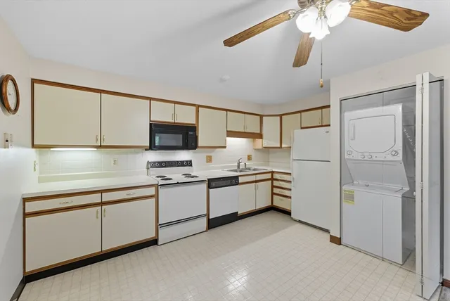 $214,900 | 41 West Summit Street, Unit 55, South Hadley, MA 01075