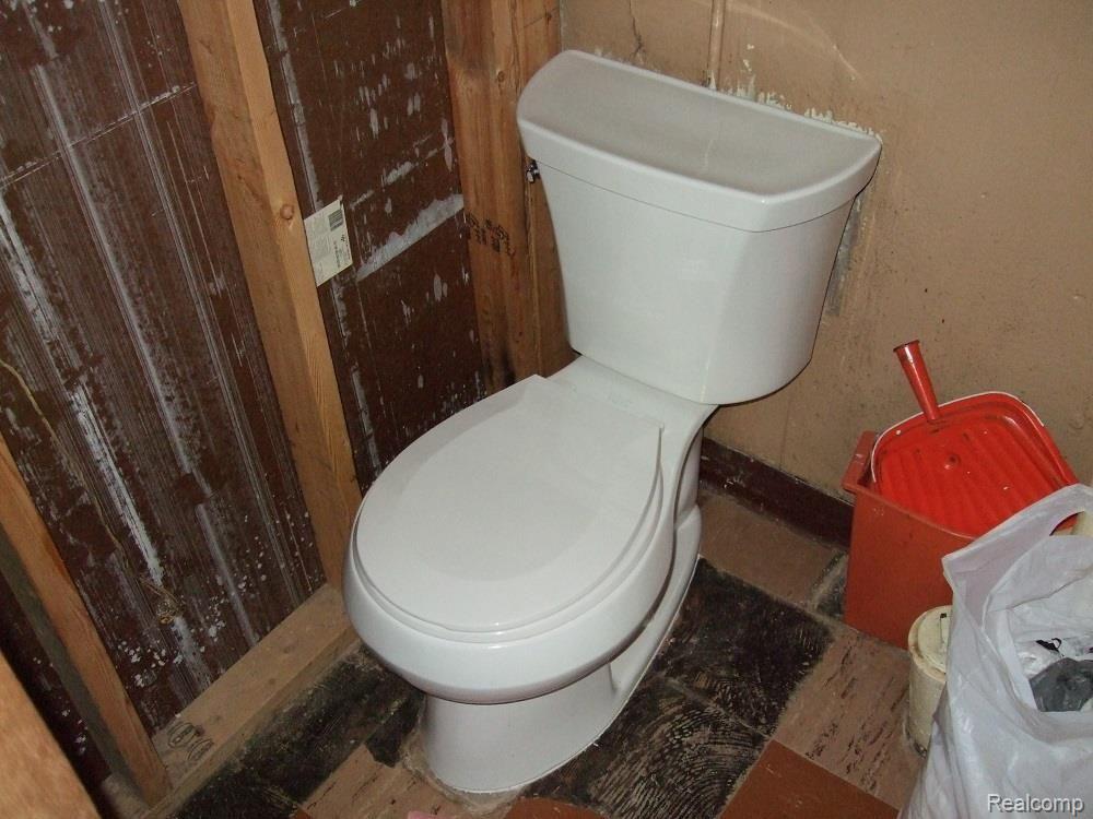 9406 Ruth Avenue Allen Park, MI 48101 - Photo 26 of 31 BASEMENT COMMODE.