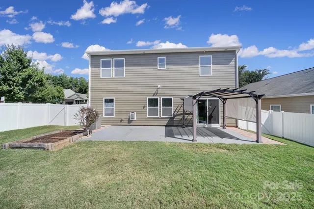 a view of a house with a backyard