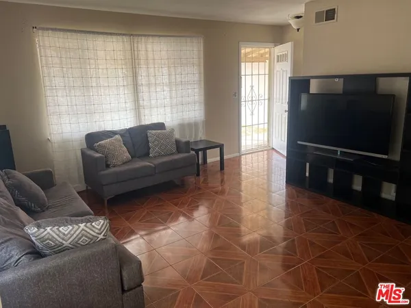 $2,990 | 38454 Sumac Avenue, Palmdale, CA 93550