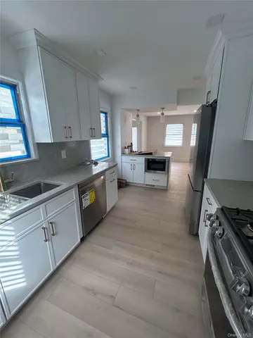 $8,000 | 6 Park Place, Great Neck, NY 11024