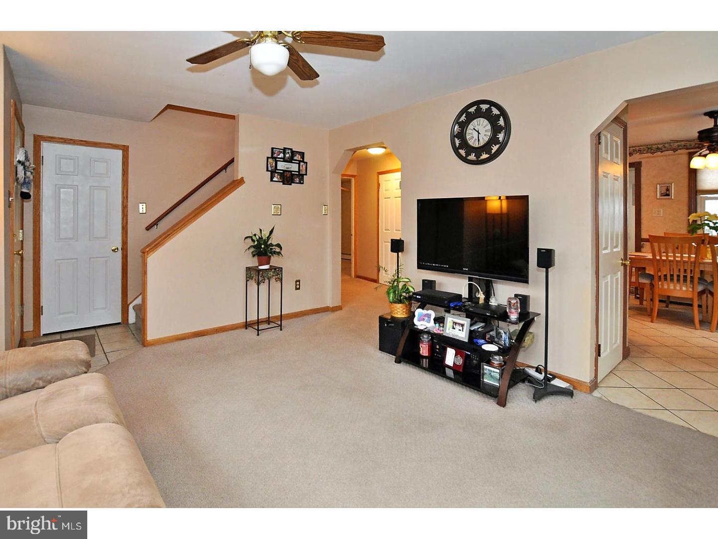 439 Tanner Road Hatboro, PA 19040 - Photo 4 of 25 Living Room