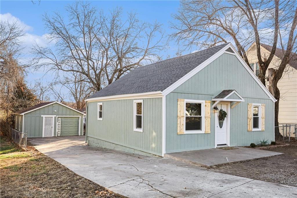 1005 East Walnut Street Independence, MO 64050 - Photo 1 of 1