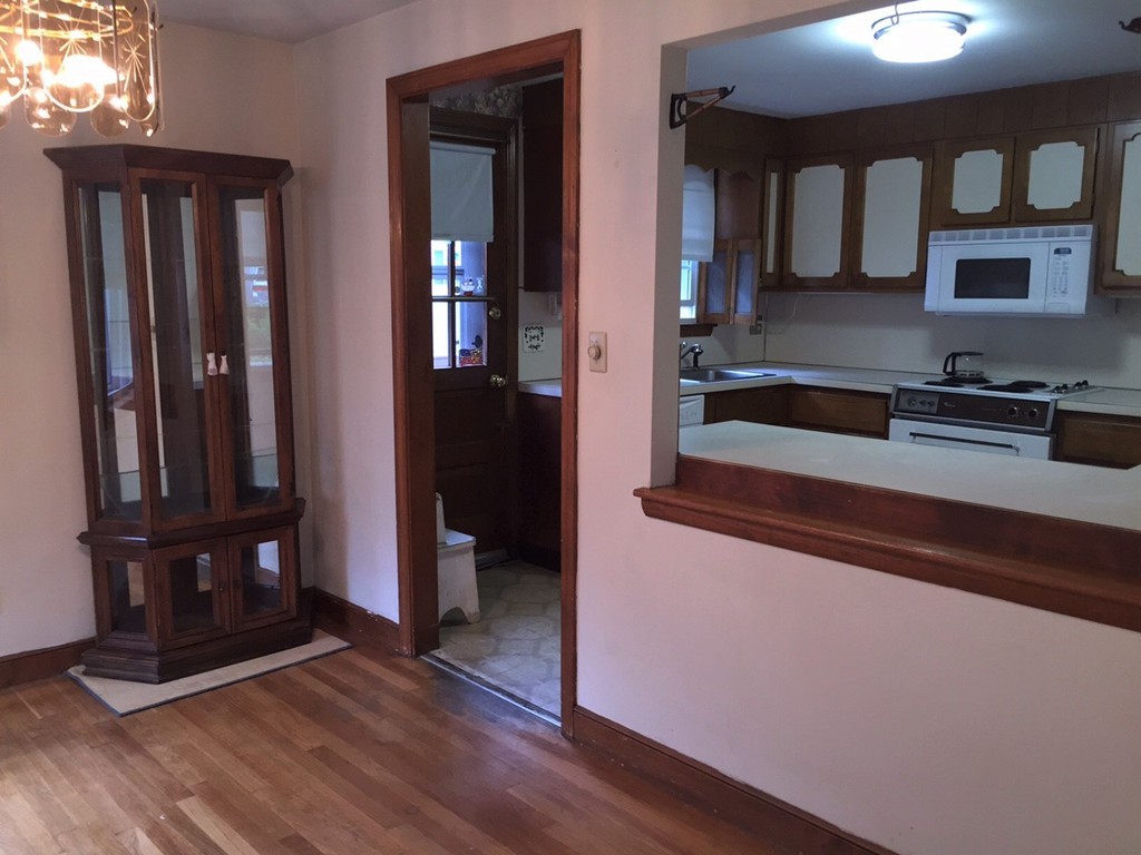 24 Grapevine Avenue Lexington, MA 02421 - Photo 4 of 10