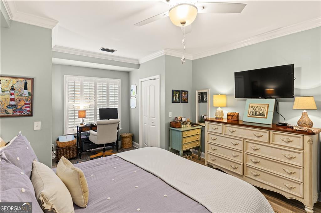 1035 Beach View Drive, Unit 201 St. Simons, GA 31522 - Photo 13 of 18 a hotel room with bed and a flat screen tv