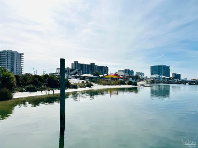 a picture of city view