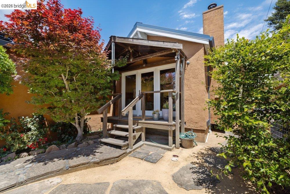 287 Purdue Avenue Kensington, CA 94708 - Photo 10 of 60 Private exterior entry with wood deck and steps