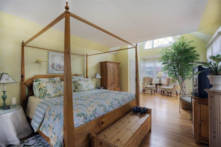 9 North Bay Road Osterville, MA 02655 - Photo 12 of 25 a living room with furniture and wooden floor