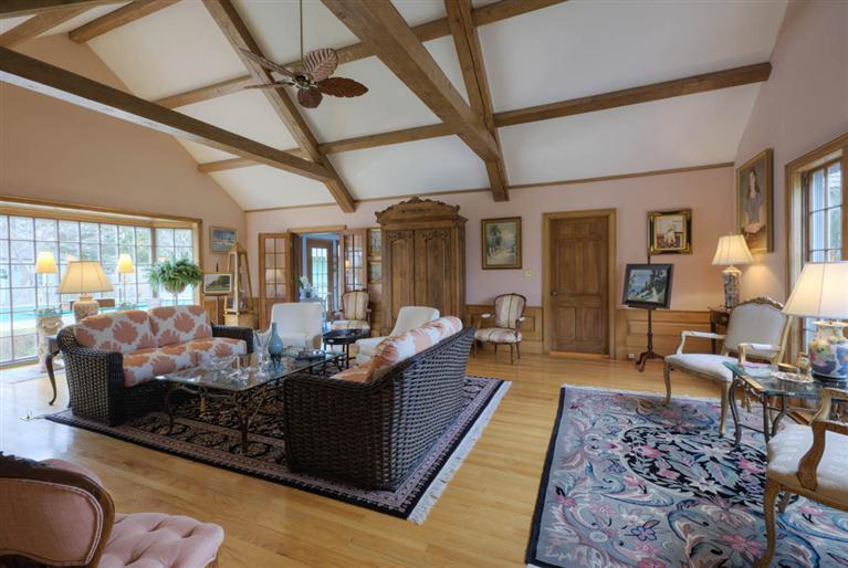 9 North Bay Road Osterville, MA 02655 - Photo 4 of 25 a living room with furniture
