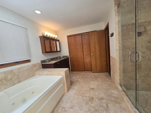 $4,200 | 1565 Old Barn Circle, Libertyville, IL 60048