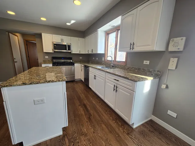 $4,200 | 1565 Old Barn Circle, Libertyville, IL 60048