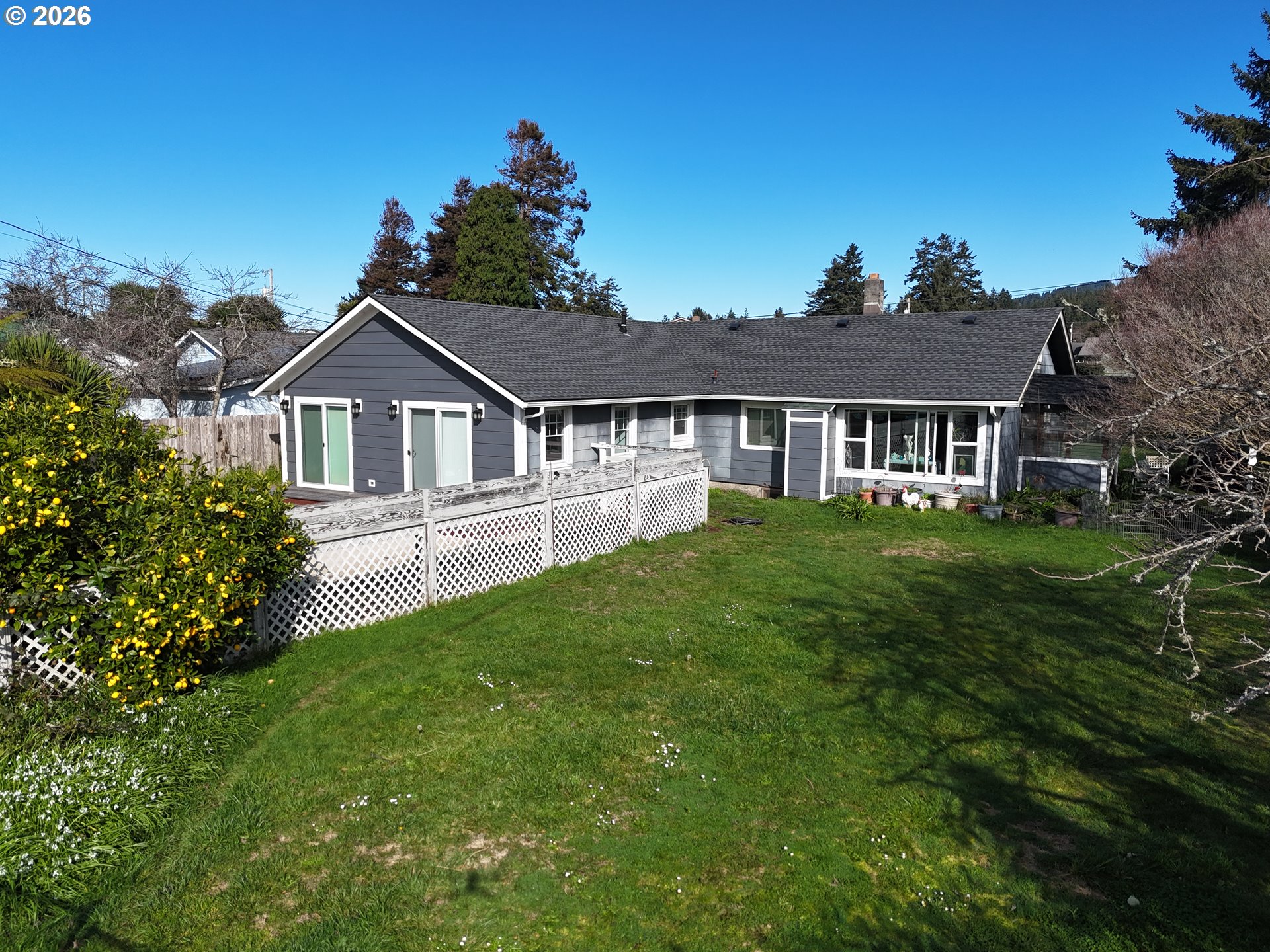 265 South Hazel Street Brookings, OR 97415 - Photo 8 of 42
