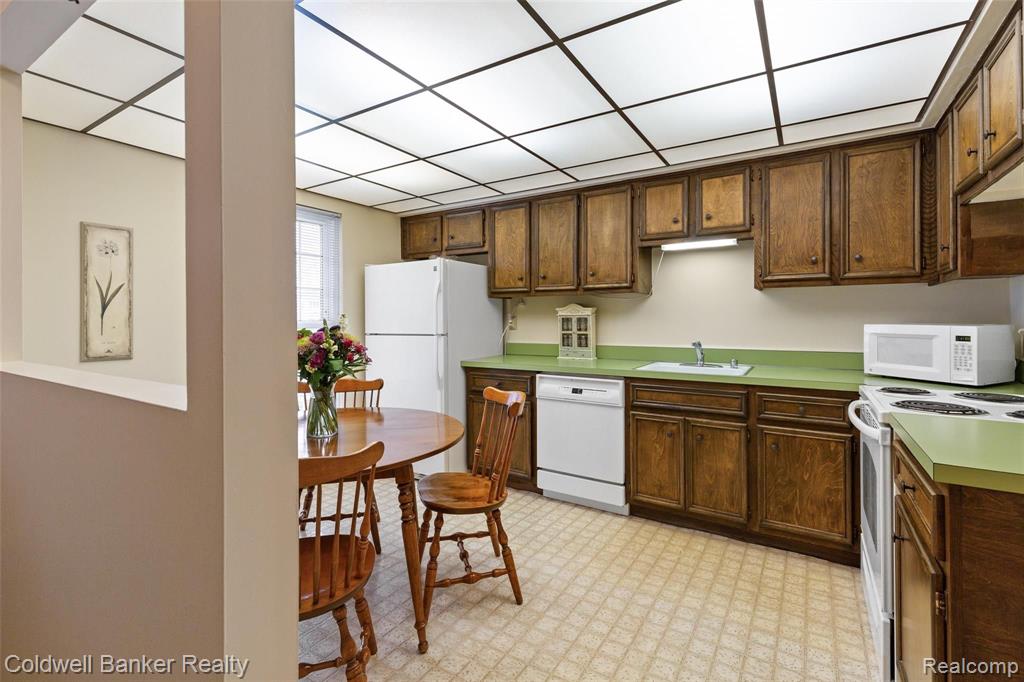 128 Manor Way, Unit 75 Rochester Hills, MI 48309 - Photo 11 of 35