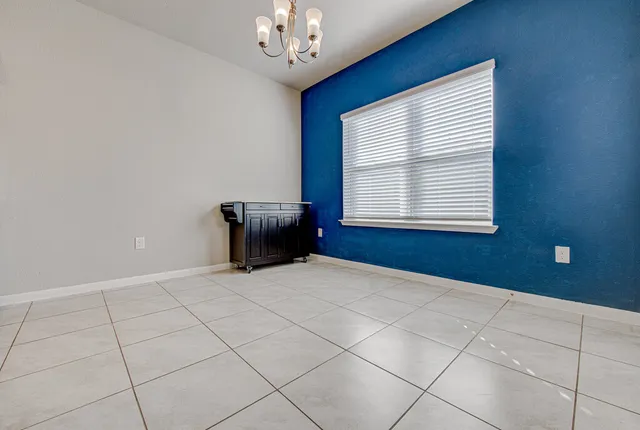 a view of livingroom with furniture
