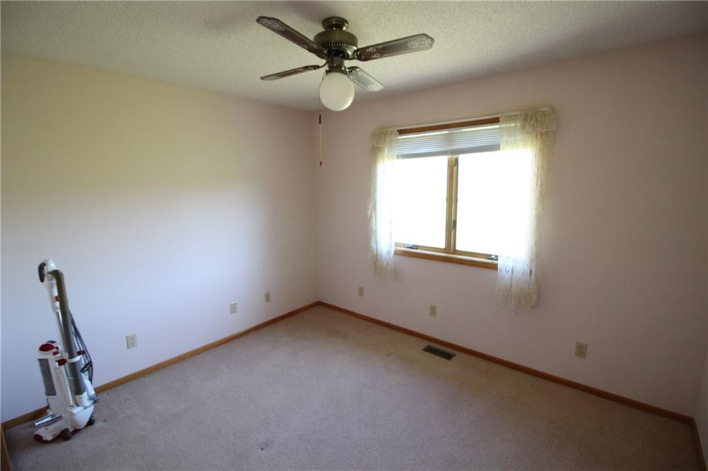 24069 Chieftain Road Lawrence, KS 66044 - Photo 18 of 34