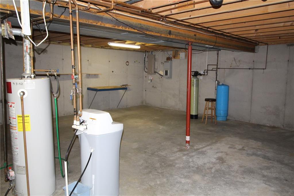 24069 Chieftain Road Lawrence, KS 66044 - Photo 32 of 34