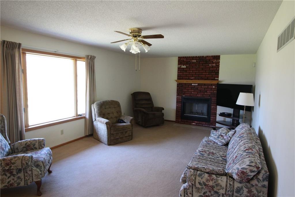 24069 Chieftain Road Lawrence, KS 66044 - Photo 7 of 34