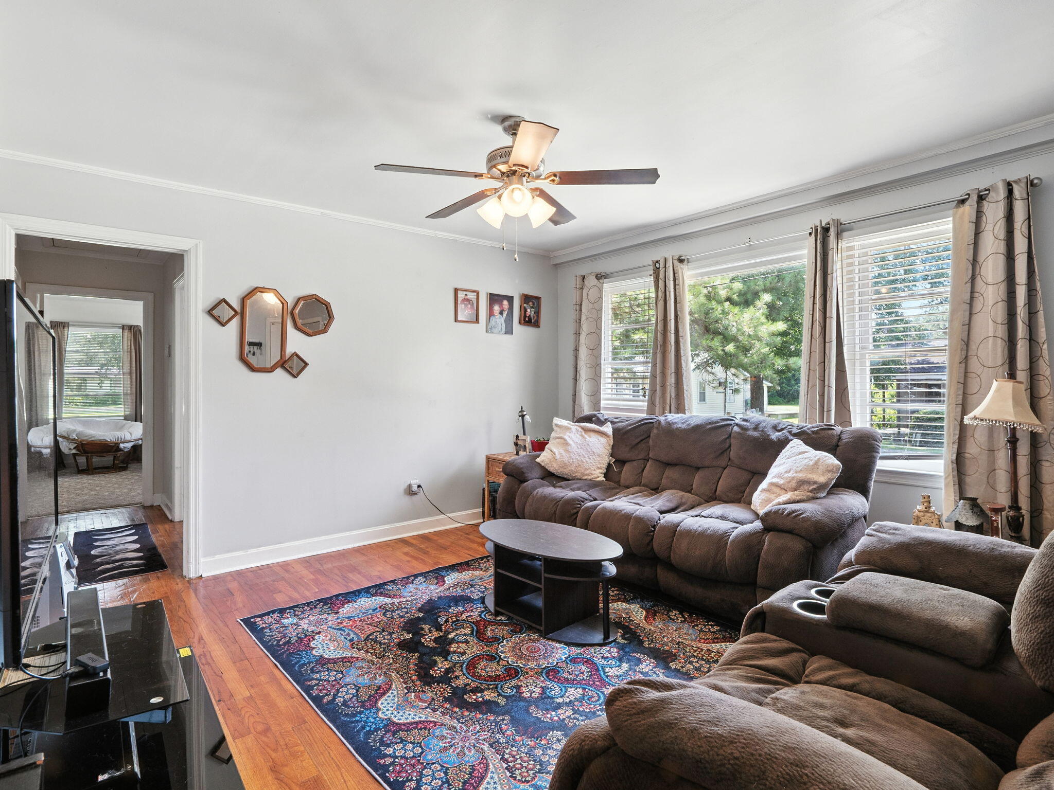 1122 Session Street Summerton, SC 29148 - Photo 3 of 27 Living Room