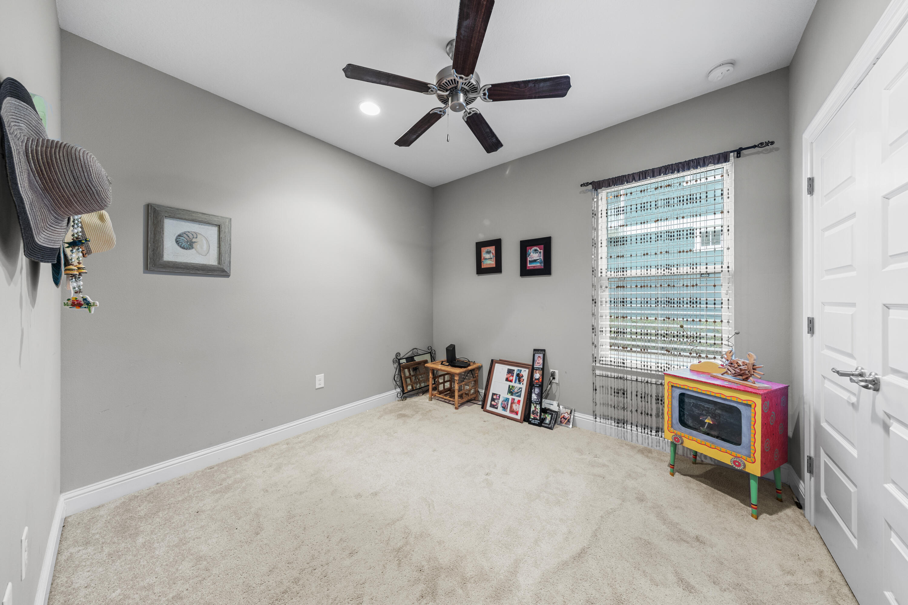 40 Oyster Boulevard Freeport, FL 32439 - Photo 20 of 30 a area with furniture and a window