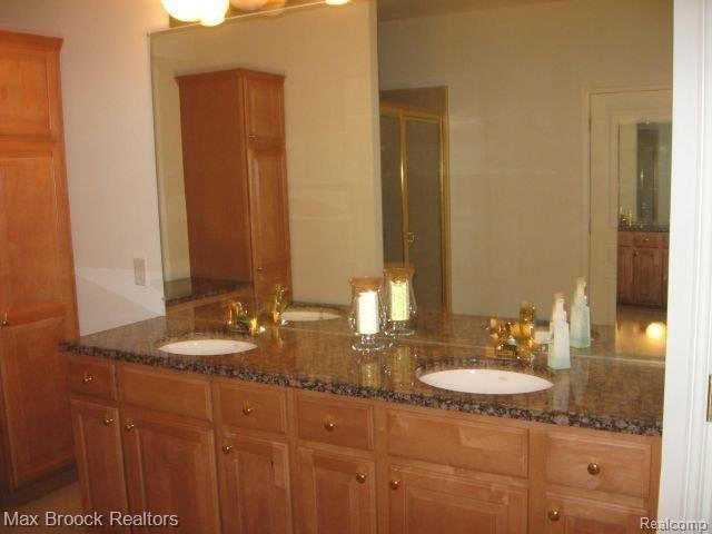 3700 Tremonte Circle, Unit 85 Rochester, MI 48306 - Photo 13 of 18 TREMONTE MSTR BATH.jpg